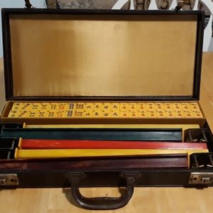 1930s Chinese Butterscotch Bakelite Mahjong Set 5 Racks 152 Tiles in Orig Case
